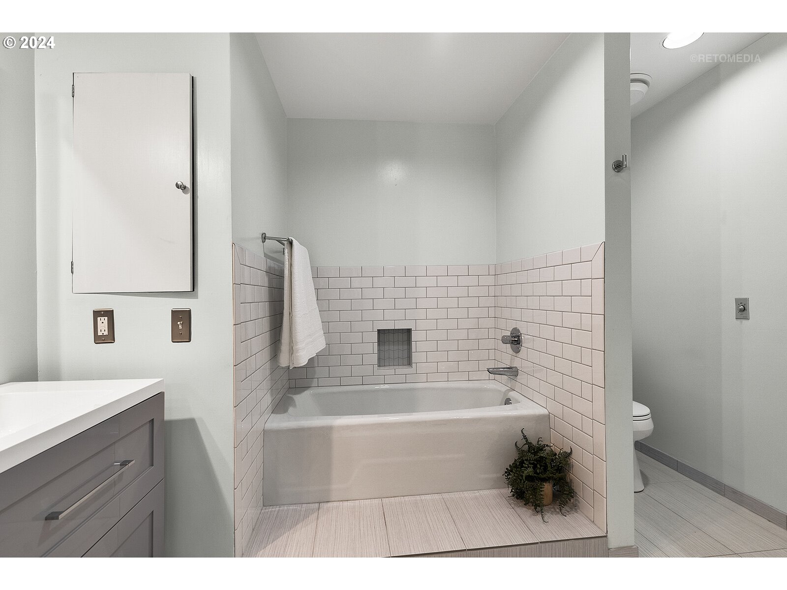 3730 Southwest Shattuck Road Portland, OR 97221 - Photo 17 of 44 a bathroom with a bathtub and a sink