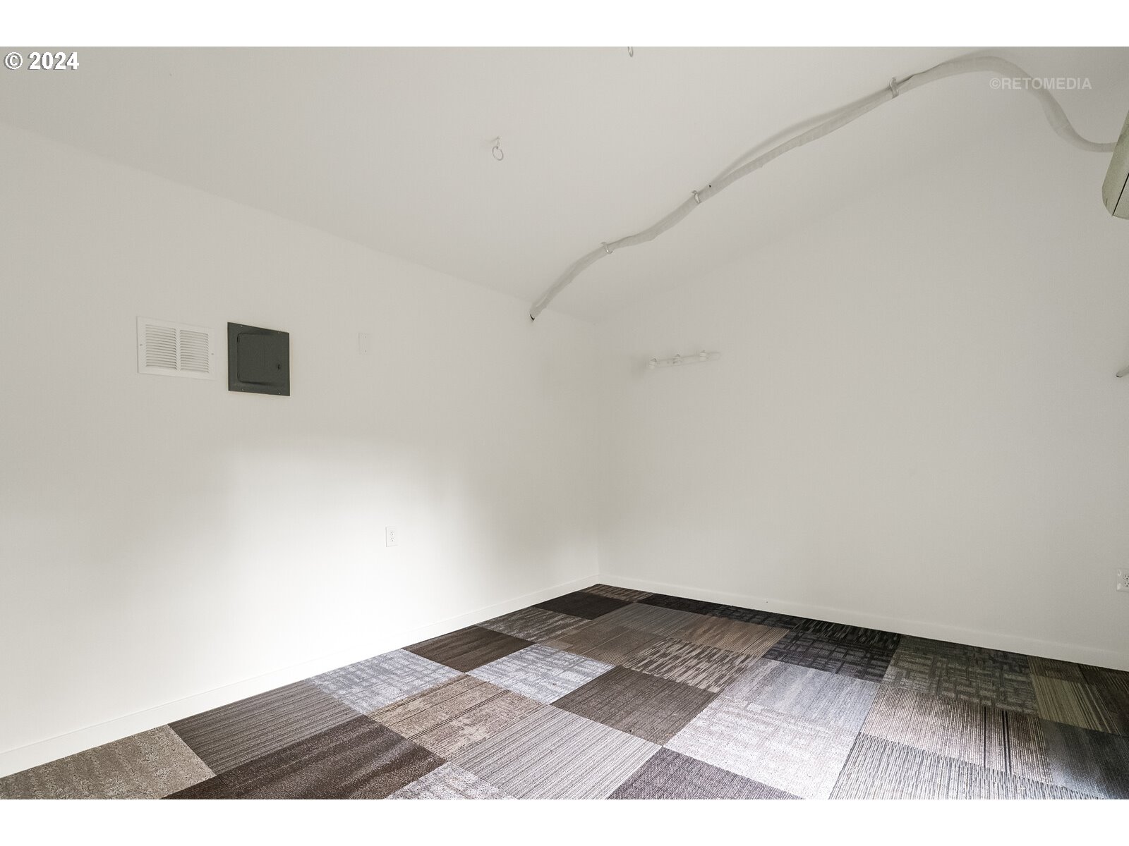 3730 Southwest Shattuck Road Portland, OR 97221 - Photo 32 of 44 a view of an empty room