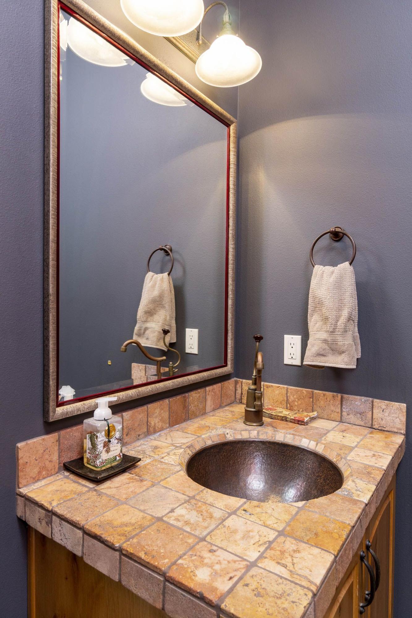 65520 Gerking Market Road Bend, OR 97703 - Photo 22 of 49 Powder room bath