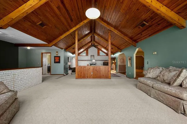 a view of livingroom with furniture