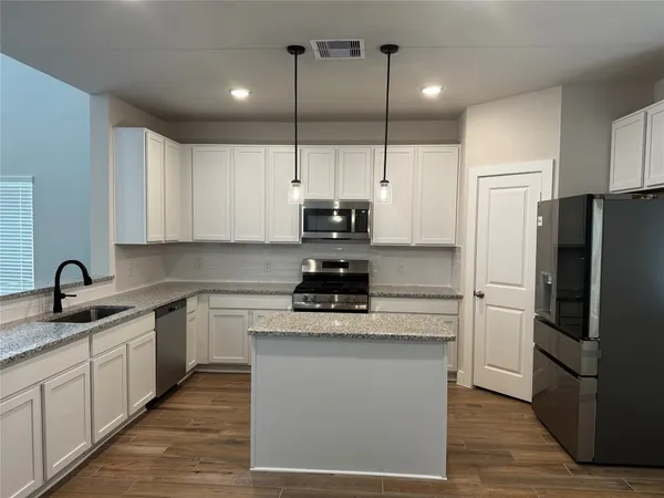 $2,900 | 359 Twin Lakes Boulevard West, West Columbia, TX 77486