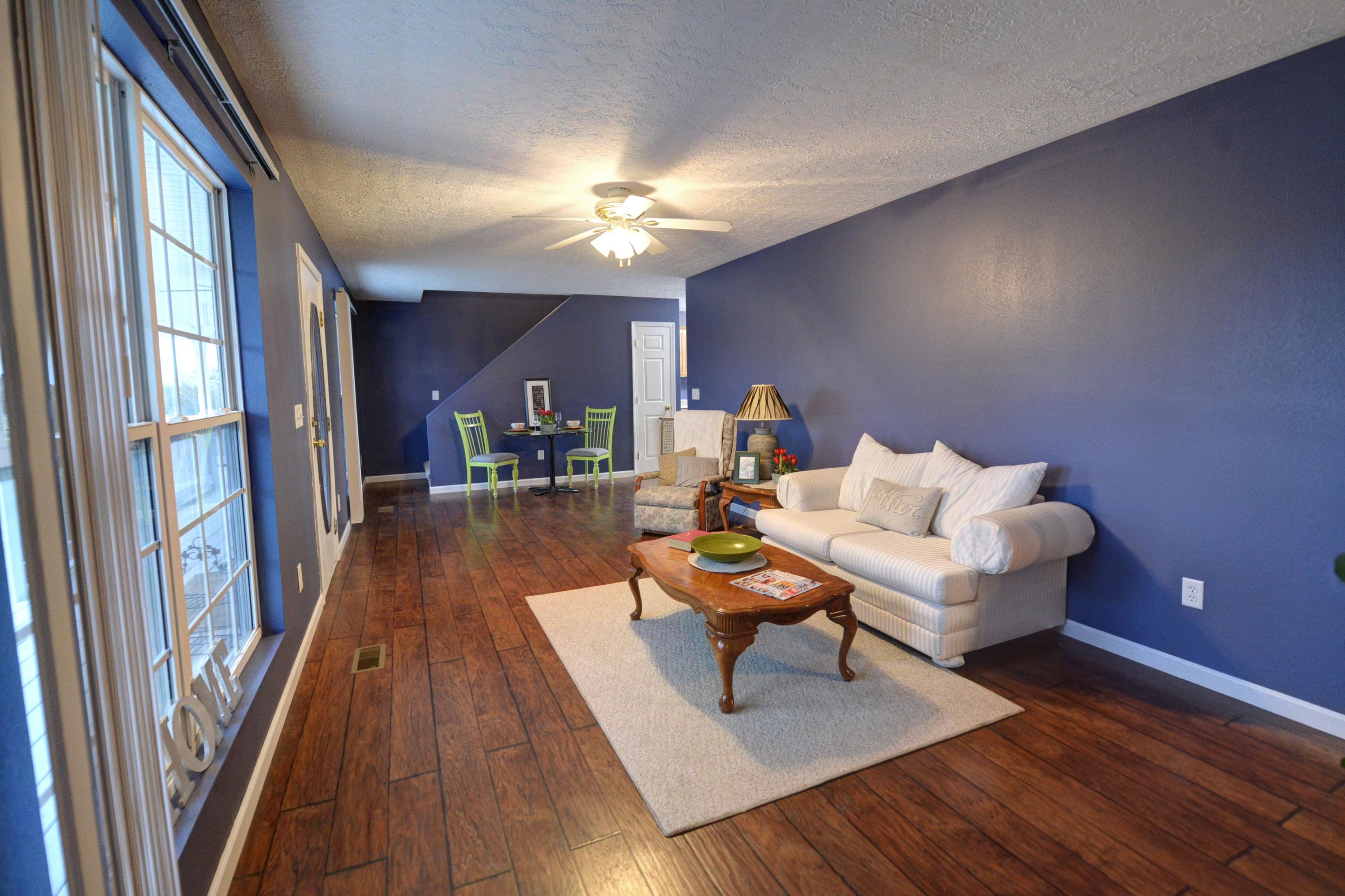 3-219 Oak Hill Living 1