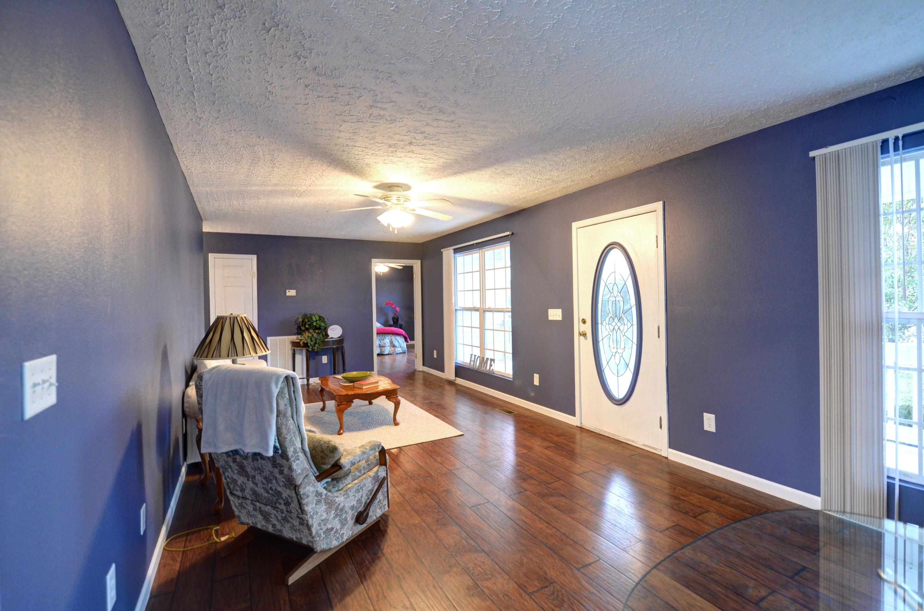 5-219 Oak Hill Living 4