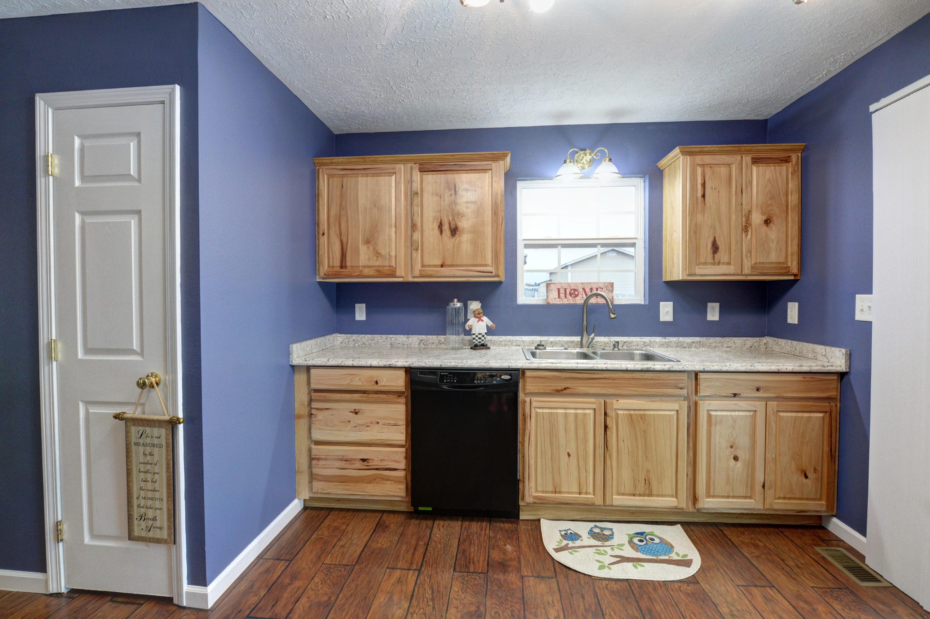 219 Oak Hill Estate Road Dayton, TN 37321 - Photo 8 of 32 8-219 Oak Hill Kitchen 3