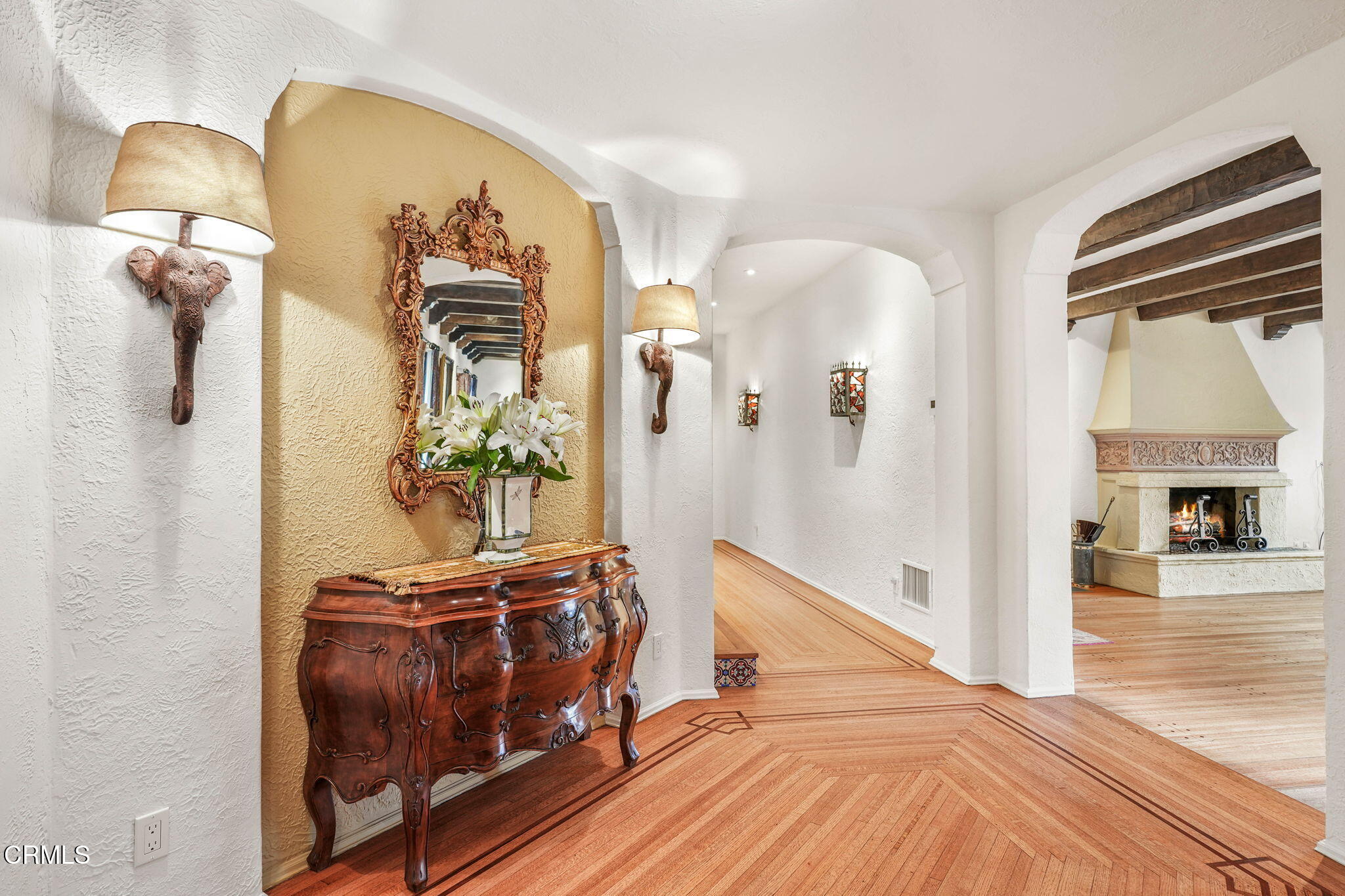 424 Ninita Parkway Pasadena, CA 91106 - Photo 17 of 57 a view of a living room