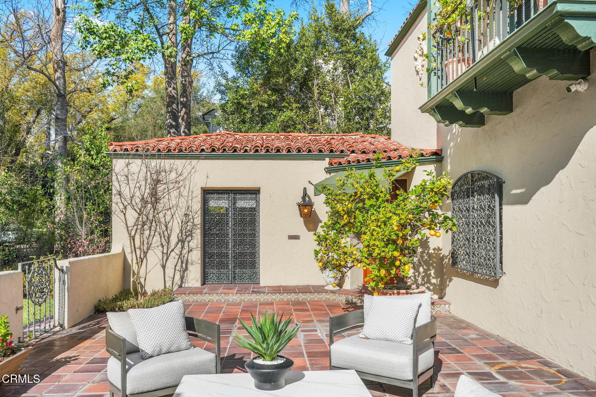 424 Ninita Parkway Pasadena, CA 91106 - Photo 8 of 57 a view of a chairs with flower