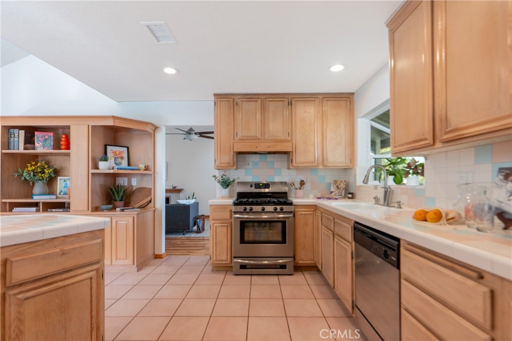 11357 Gramercy Place Riverside, CA 92505 - Photo 19 of 65 Lots of cabinetry and storage