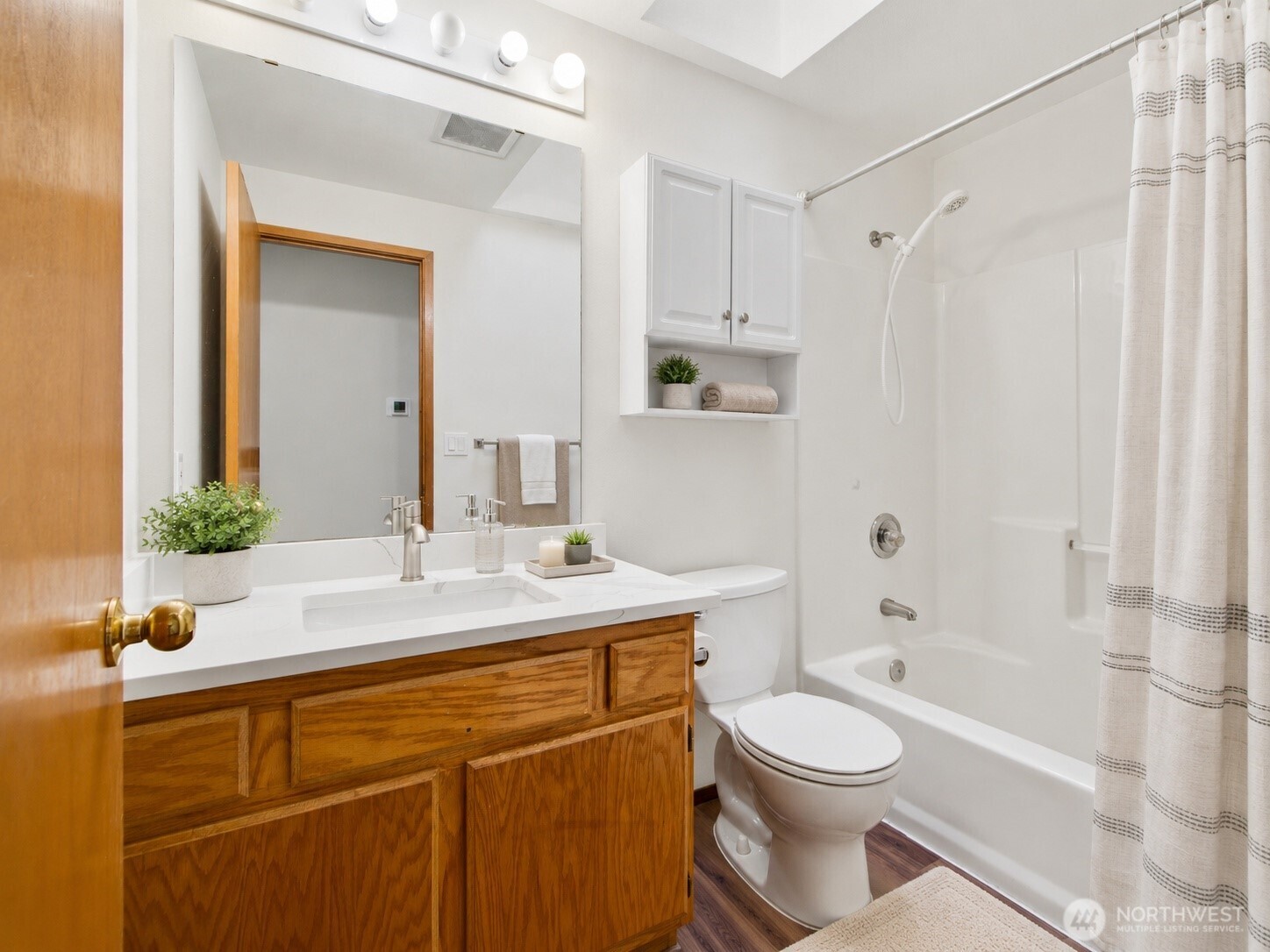 512 North 104th Street Seattle, WA 98133 - Photo 18 of 28