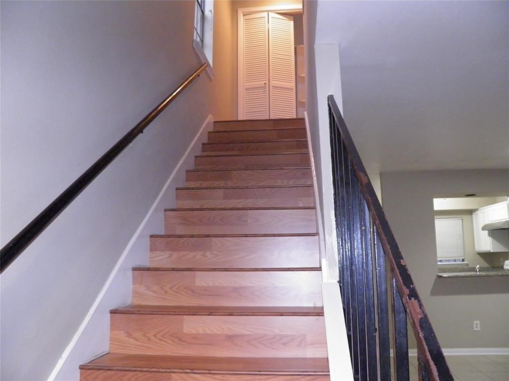 9901 Sharpcrest Street, Unit D1 Houston, TX 77036 - Photo 3 of 8 a view of entryway