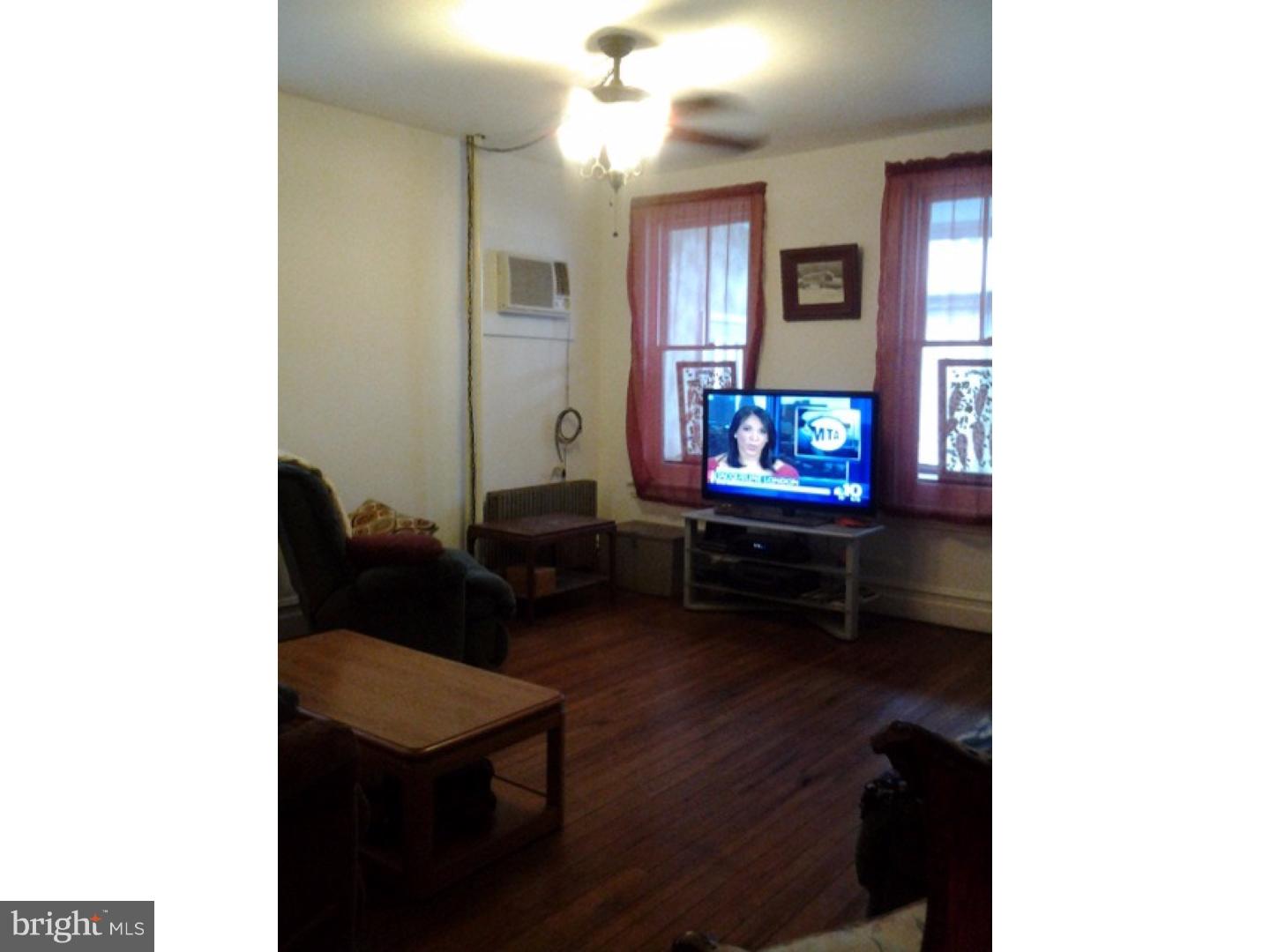 138 Chestnut Street Spring City, PA 19475 - Photo 4 of 13 Living Room