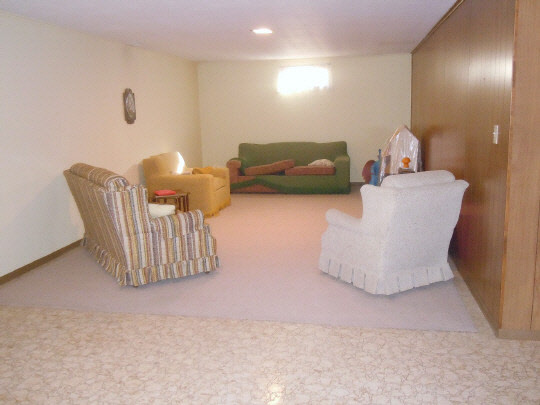 4635 Newcastle Road Rockford, IL 61108 - Photo 9 of 10 Gallery Image 9