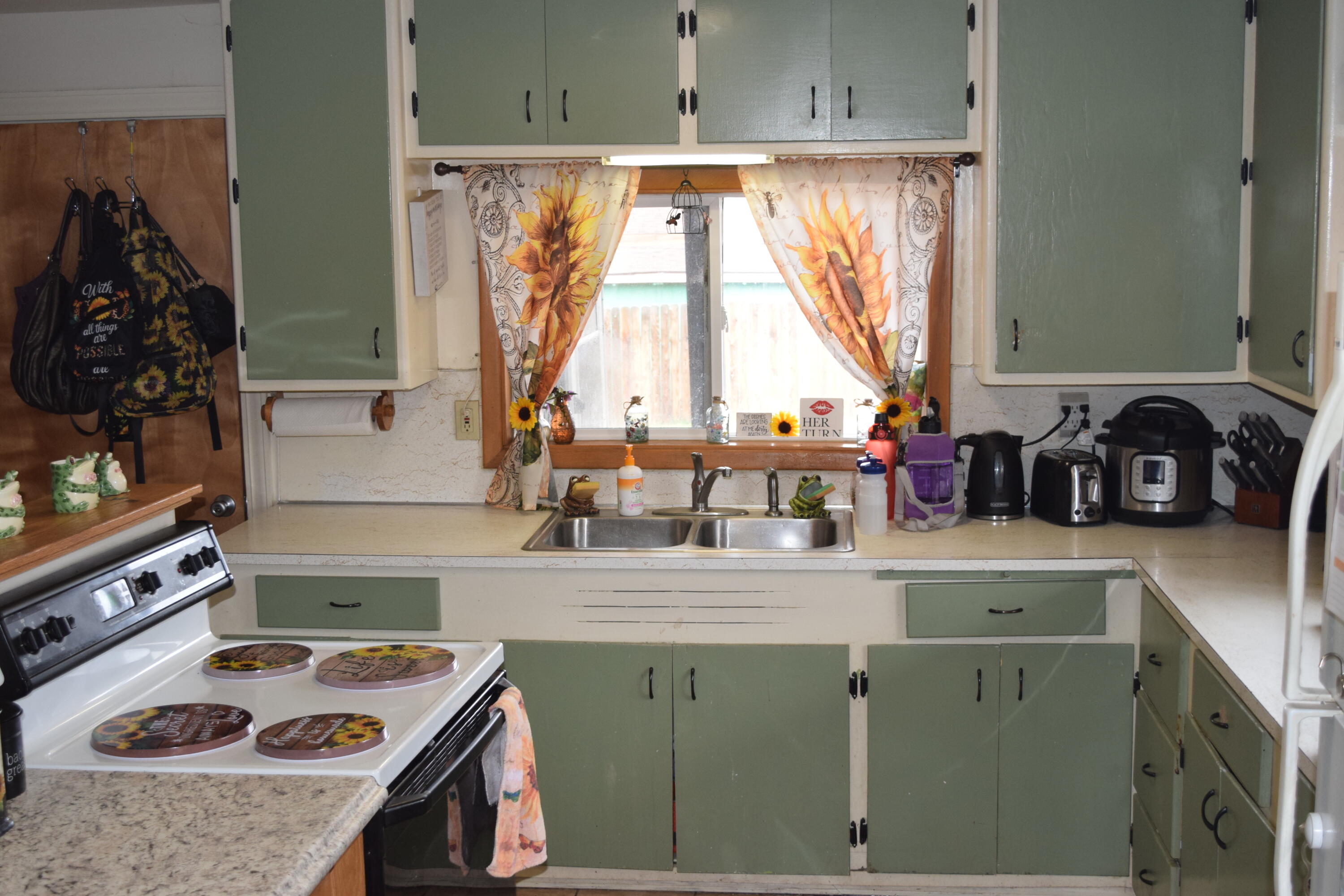 864 Southwest 3rd Street Madras, OR 97741 - Photo 4 of 14
