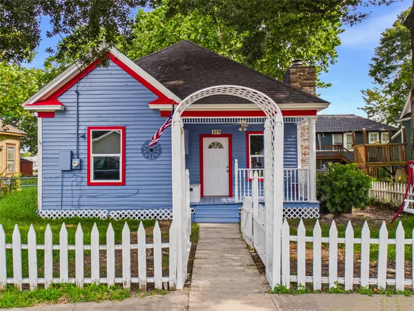 $1,800 | 314 West Sidnor Street, Alvin, TX 77511