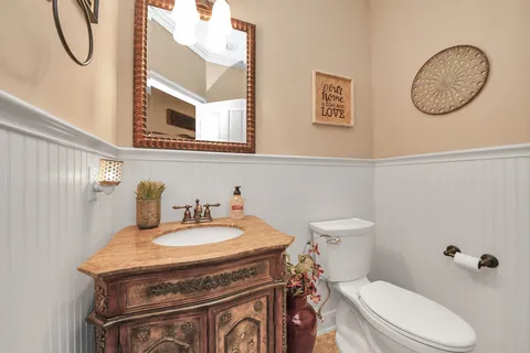 a en suite bathroom with a double vanity sink and a mirror