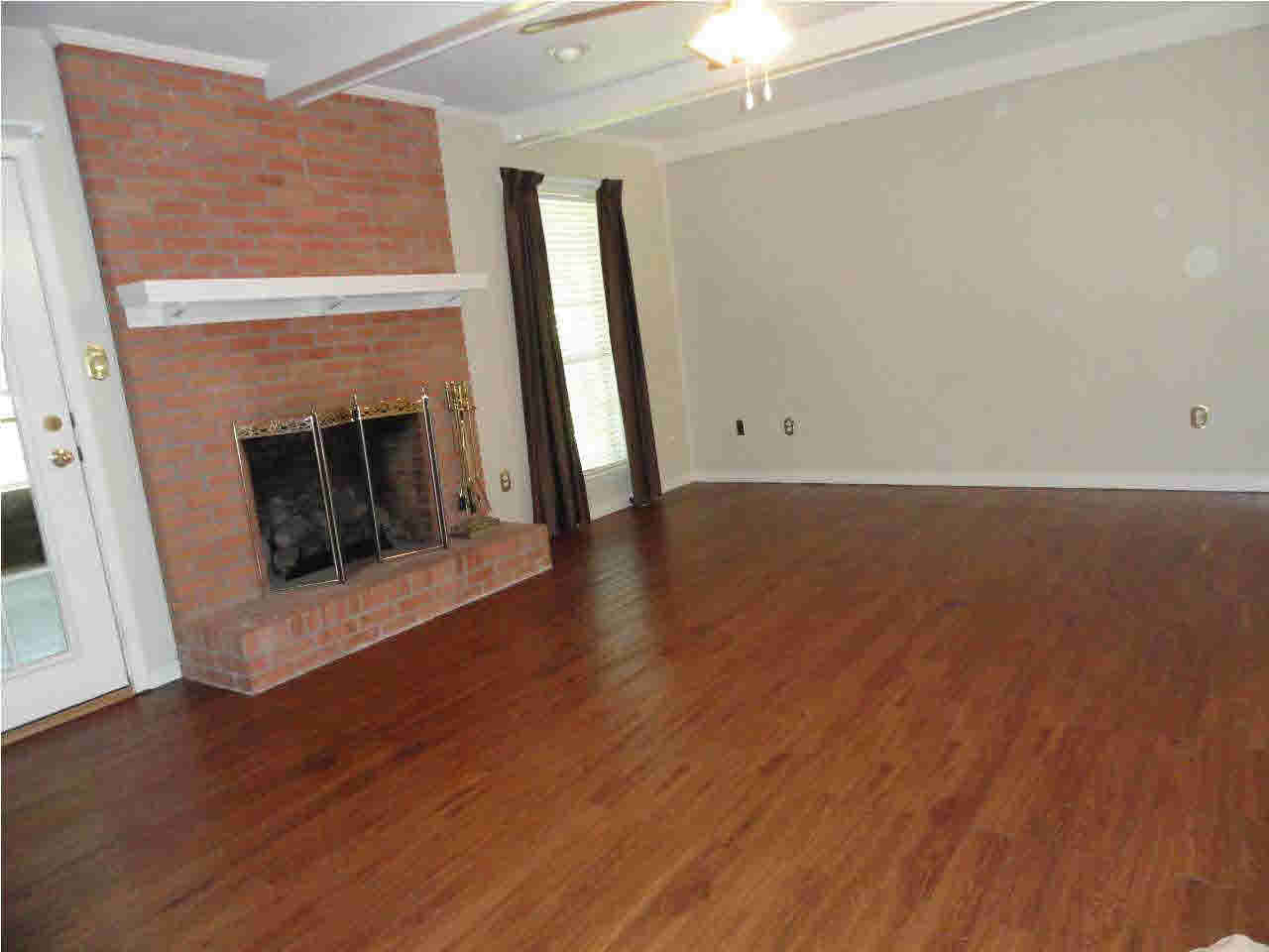 105 Covewood Road Brandon, MS 39047 - Photo 4 of 24 Huge greatroom with gaslog fireplace!