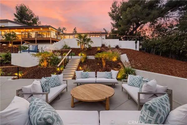 $5,849,500 | 122 Patrician Way, Pasadena, CA 91105