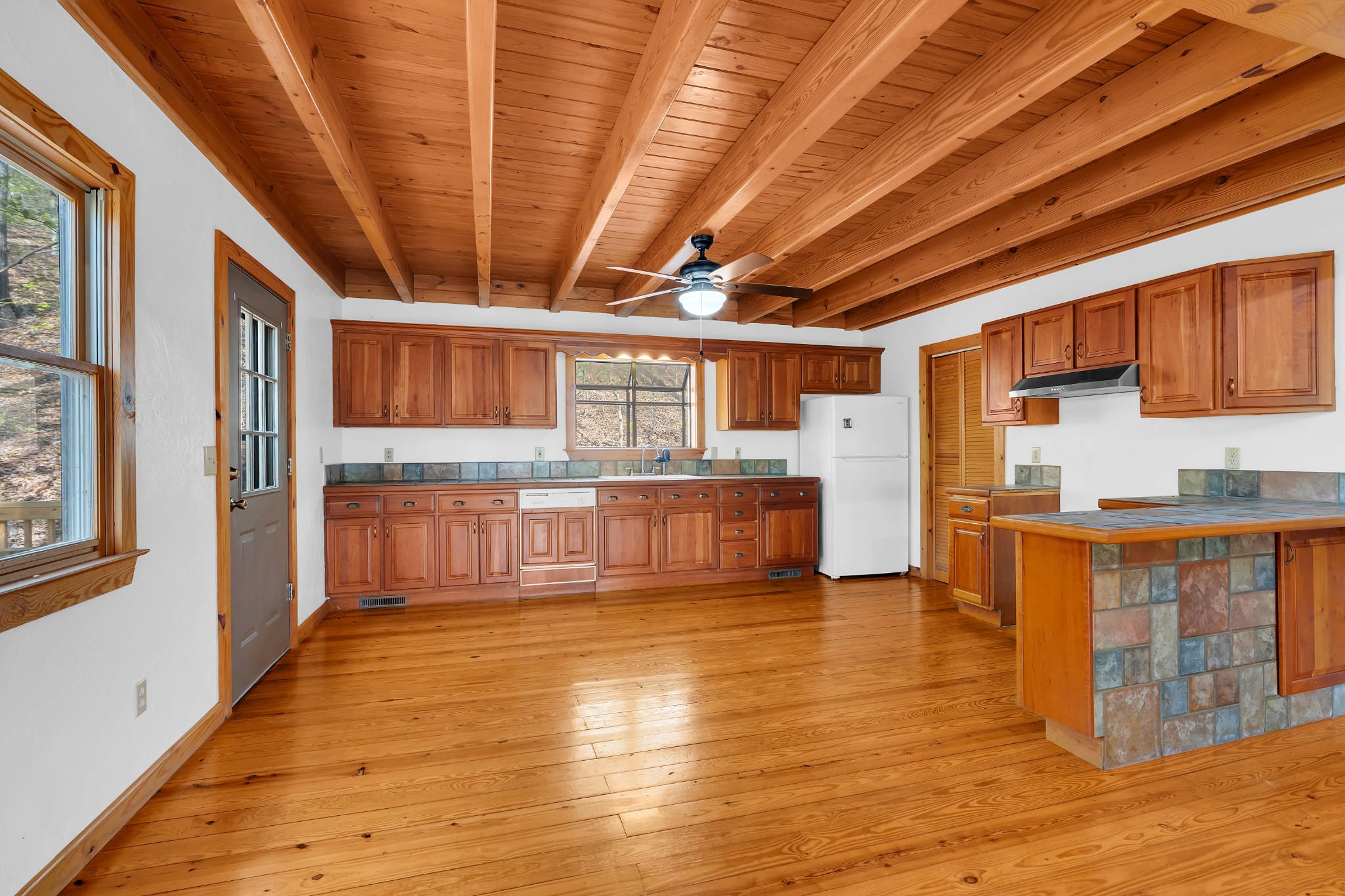 551 Shippmans Creek Road Wartrace, TN 37183 - Photo 11 of 75 a large kitchen with stainless steel appliances granite countertop a wooden cabinets and a wooden floors