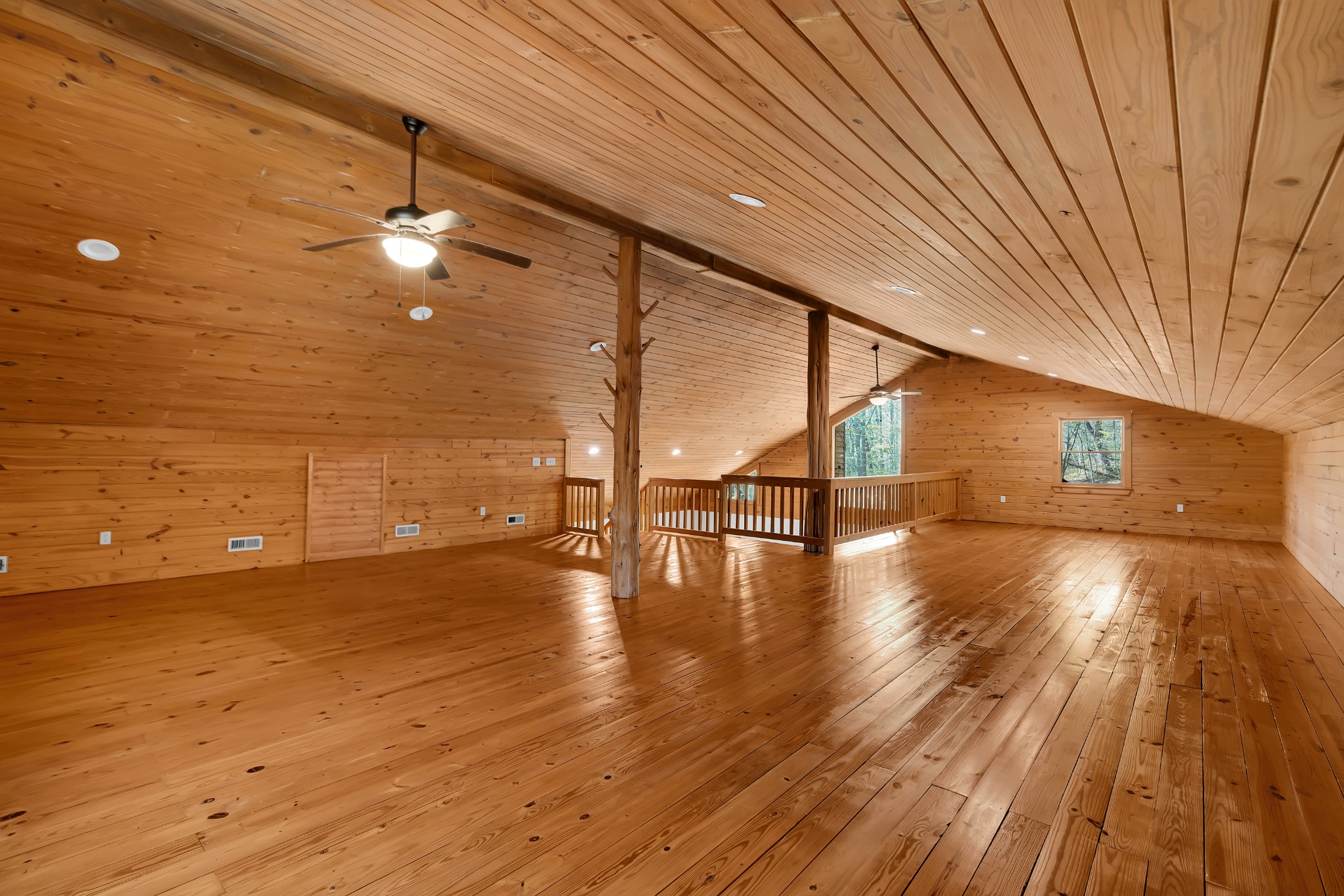 551 Shippmans Creek Road Wartrace, TN 37183 - Photo 20 of 75 a view of empty room with wooden floor
