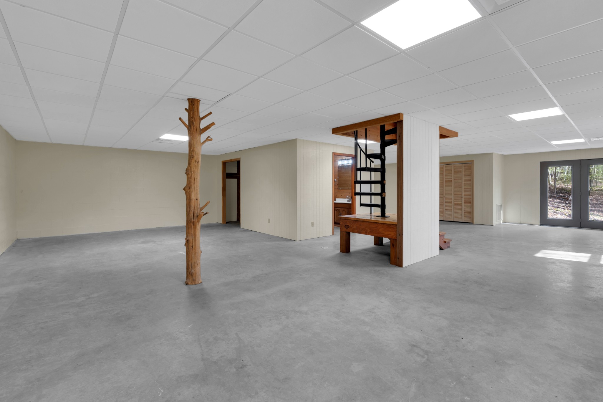 551 Shippmans Creek Road Wartrace, TN 37183 - Photo 50 of 75 a view of an empty room with closet and workspace