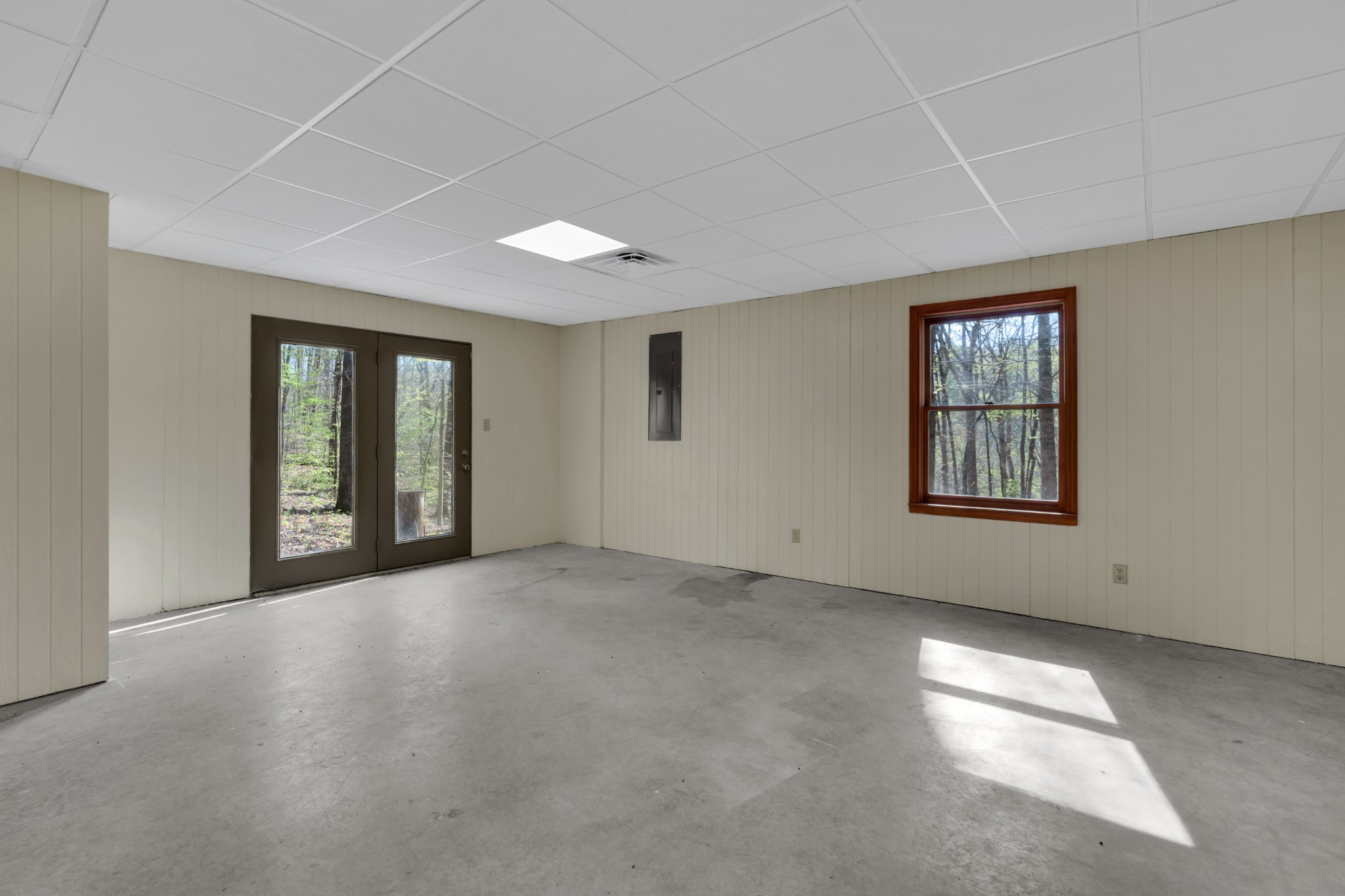 551 Shippmans Creek Road Wartrace, TN 37183 - Photo 52 of 75 an empty room with windows