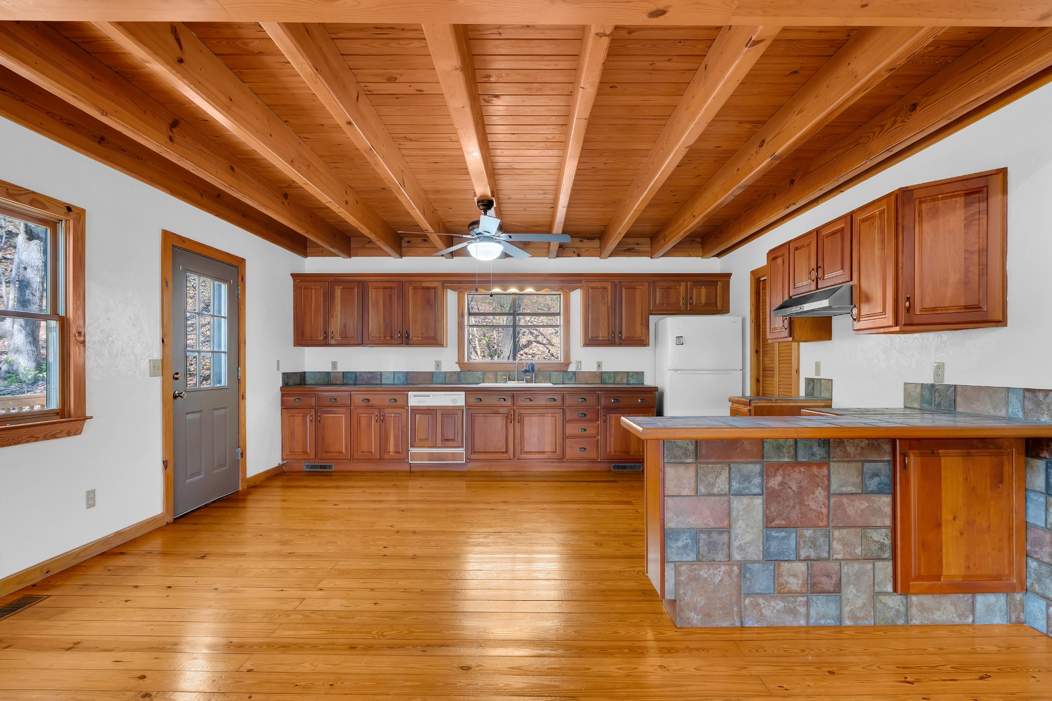 551 Shippmans Creek Road Wartrace, TN 37183 - Photo 10 of 75 a living room with stainless steel appliances kitchen island granite countertop a sink and cabinets
