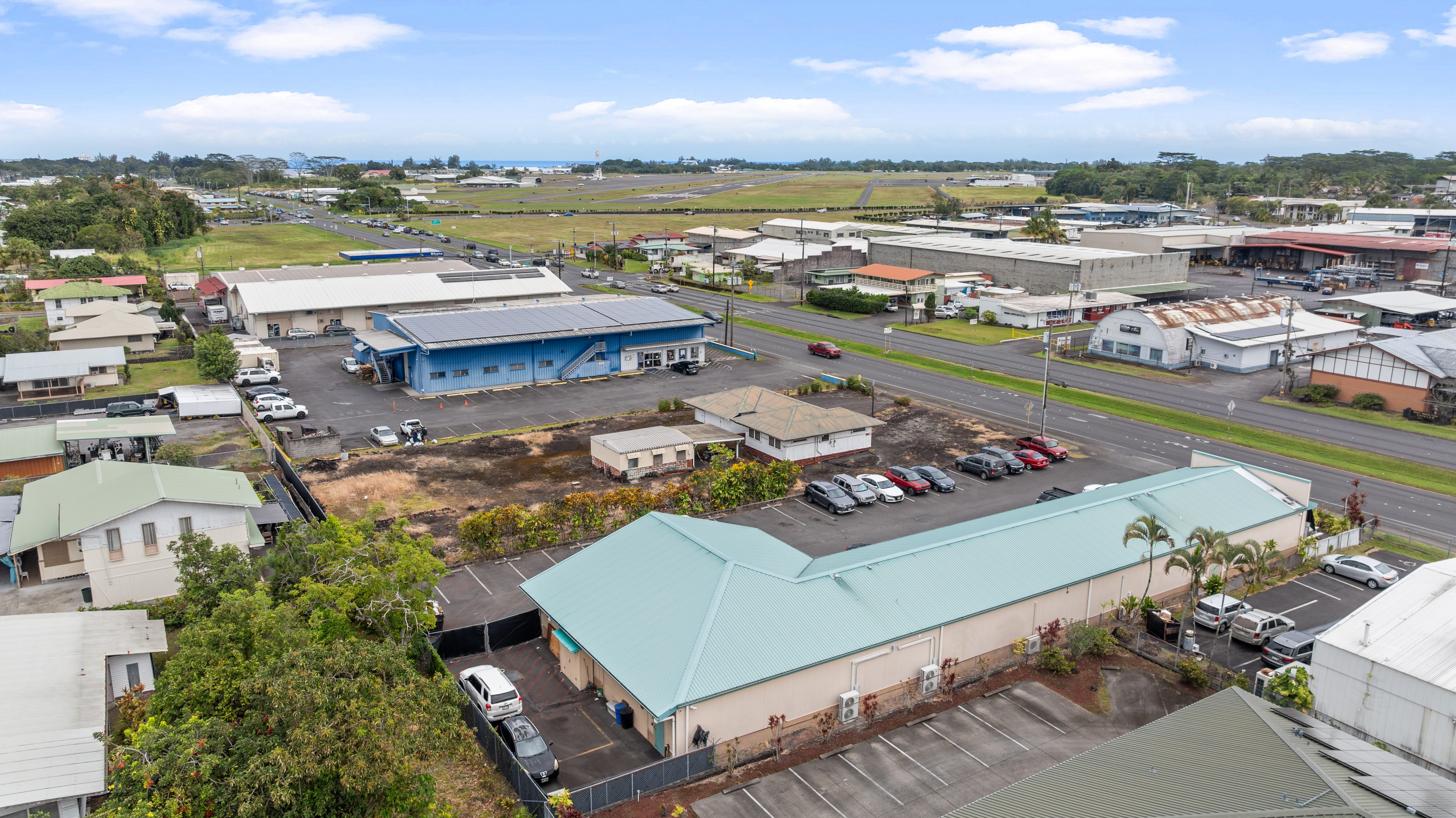 750 Kanoelehua Avenue, Unit 4 Hilo, HI 96720 - Photo 4 of 25 a view of a city with an ocean