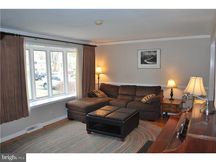 51 Home Road Hatboro, PA 19040 - Photo 2 of 20 Living Room