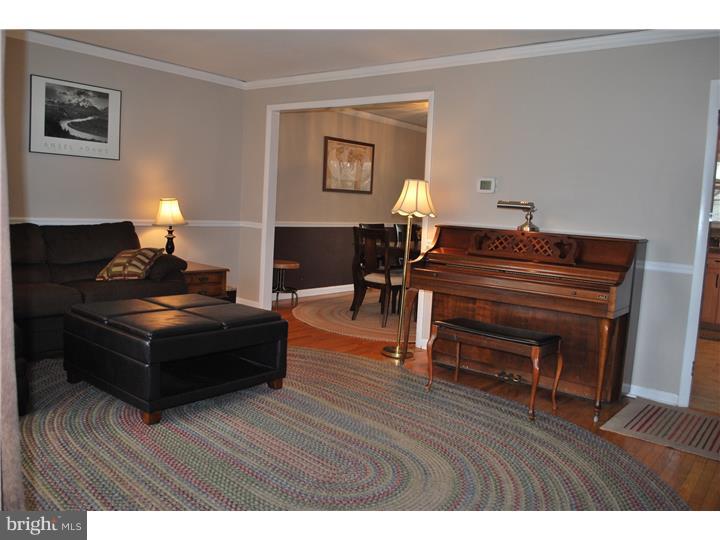 51 Home Road Hatboro, PA 19040 - Photo 3 of 20 Living Room