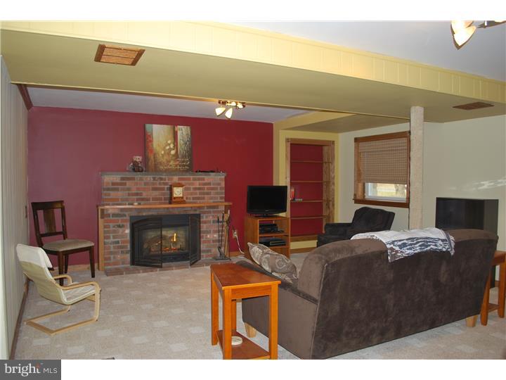 51 Home Road Hatboro, PA 19040 - Photo 8 of 20 Family Room