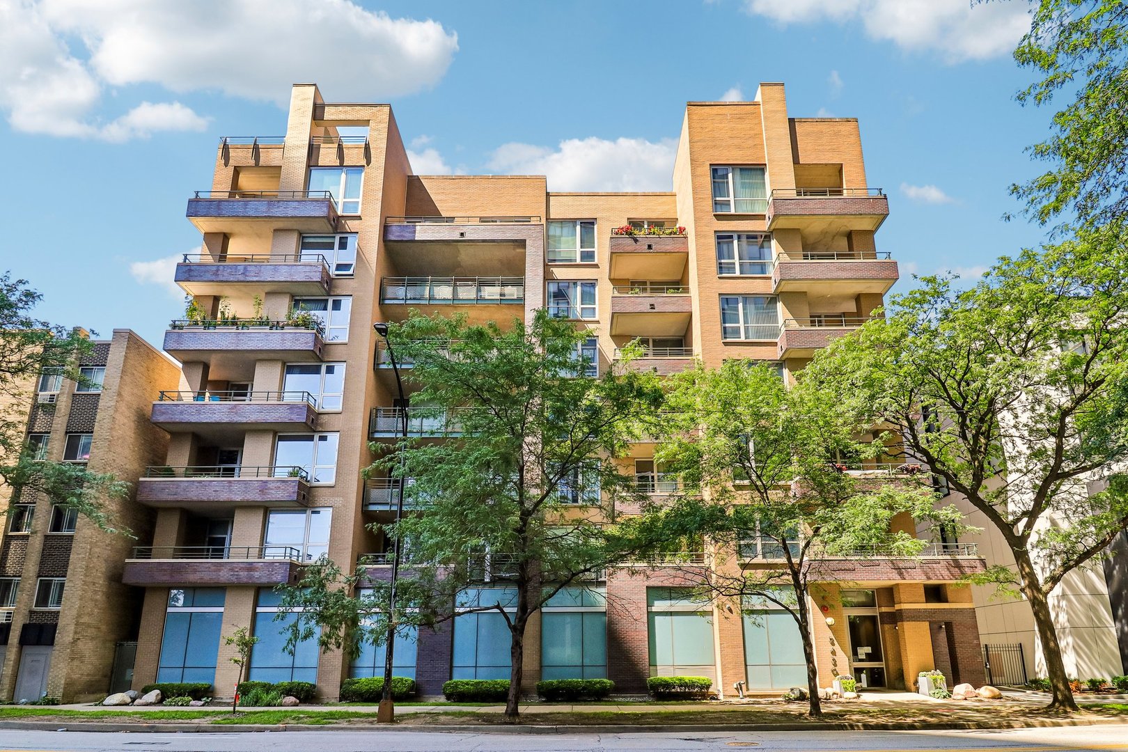 5430 North Sheridan Road, Unit 504 Chicago, IL 60640 - Photo 2 of 39 Gallery Image 2