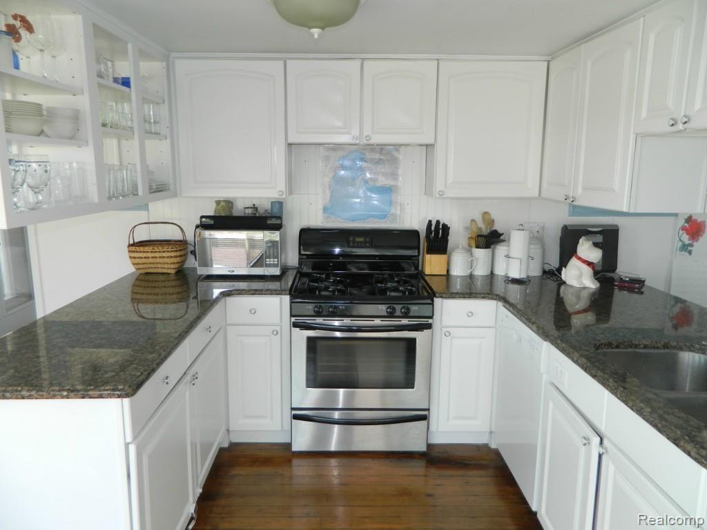 5307 Pointe Tremble Road Algonac, MI 48001 - Photo 9 of 45 005.jpg