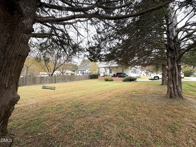 a view of yard with tree