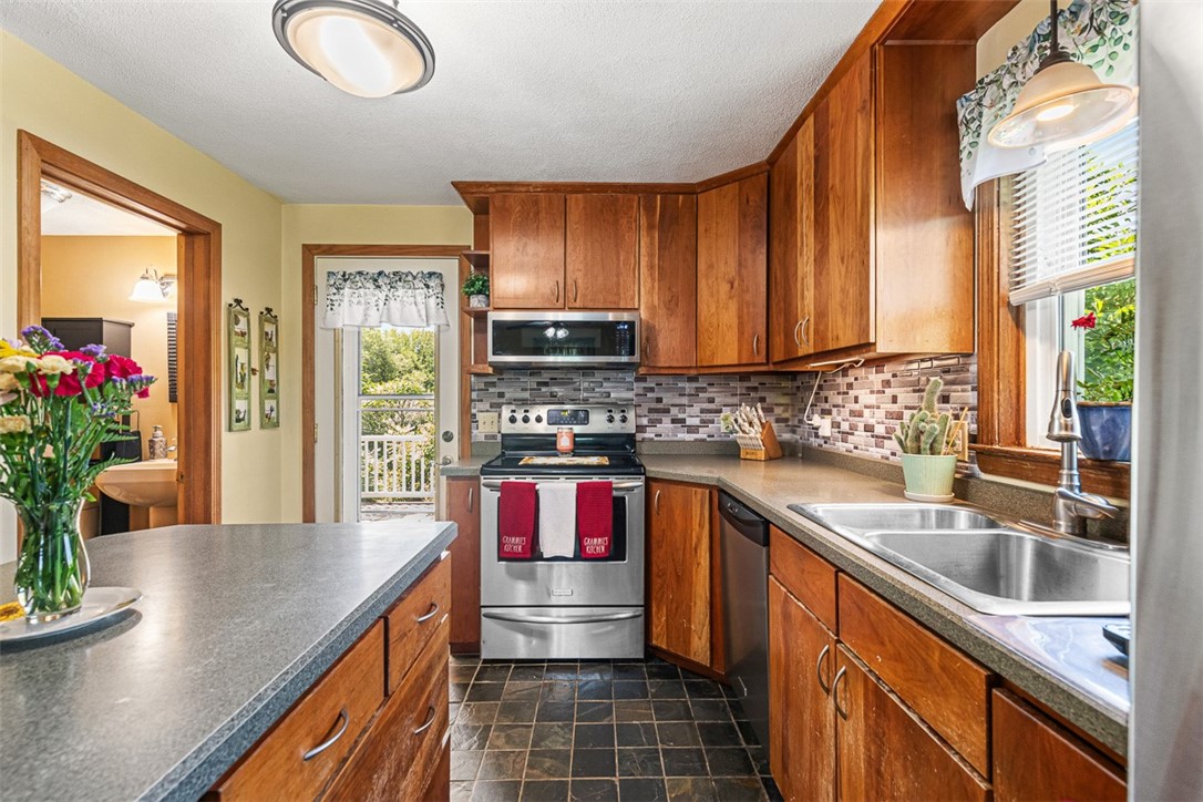 51 Pound Road Cumberland, RI 02864 - Photo 10 of 49