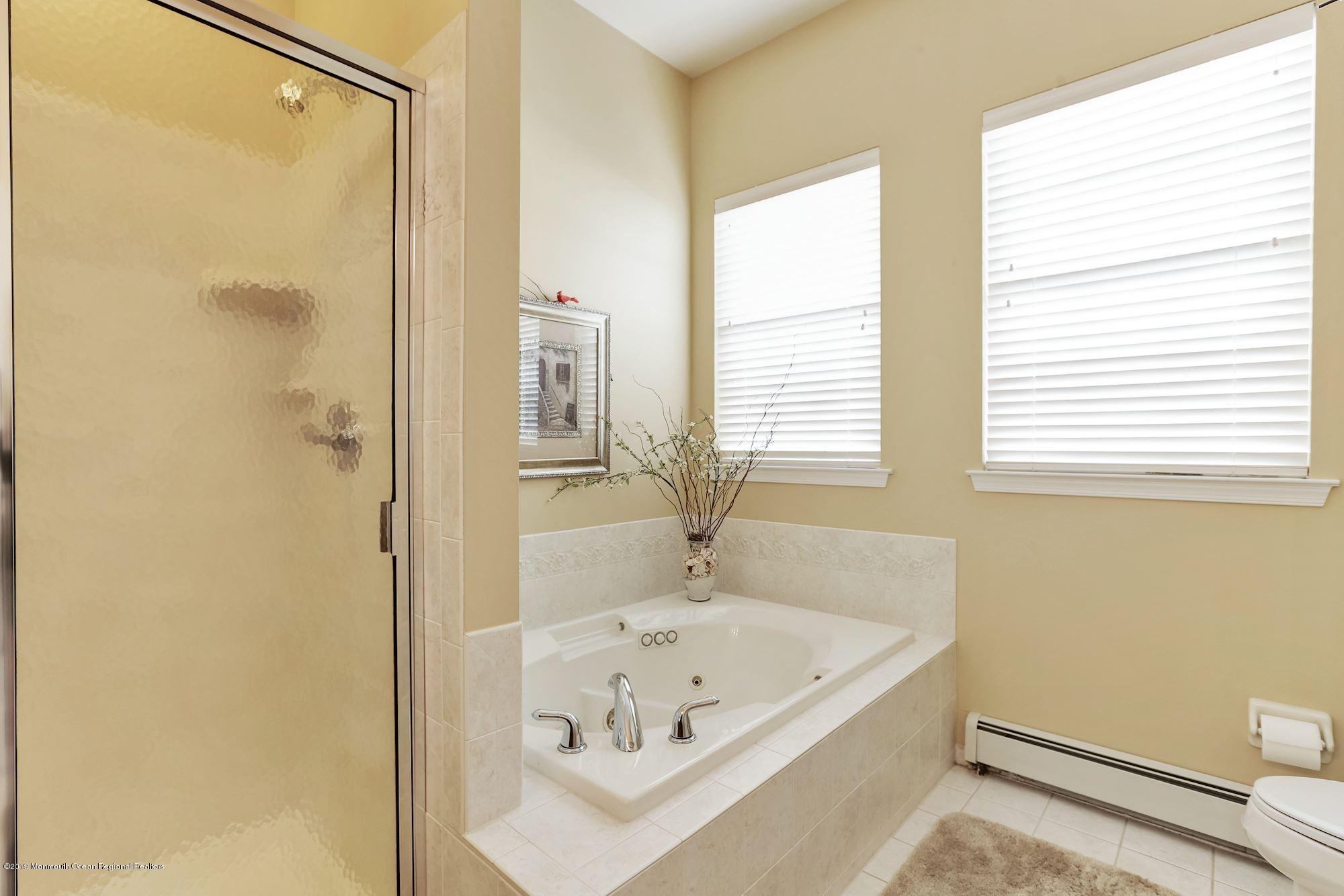 27 Barton Creek Road Jackson, NJ 08527 - Photo 34 of 45 Mastr Bath