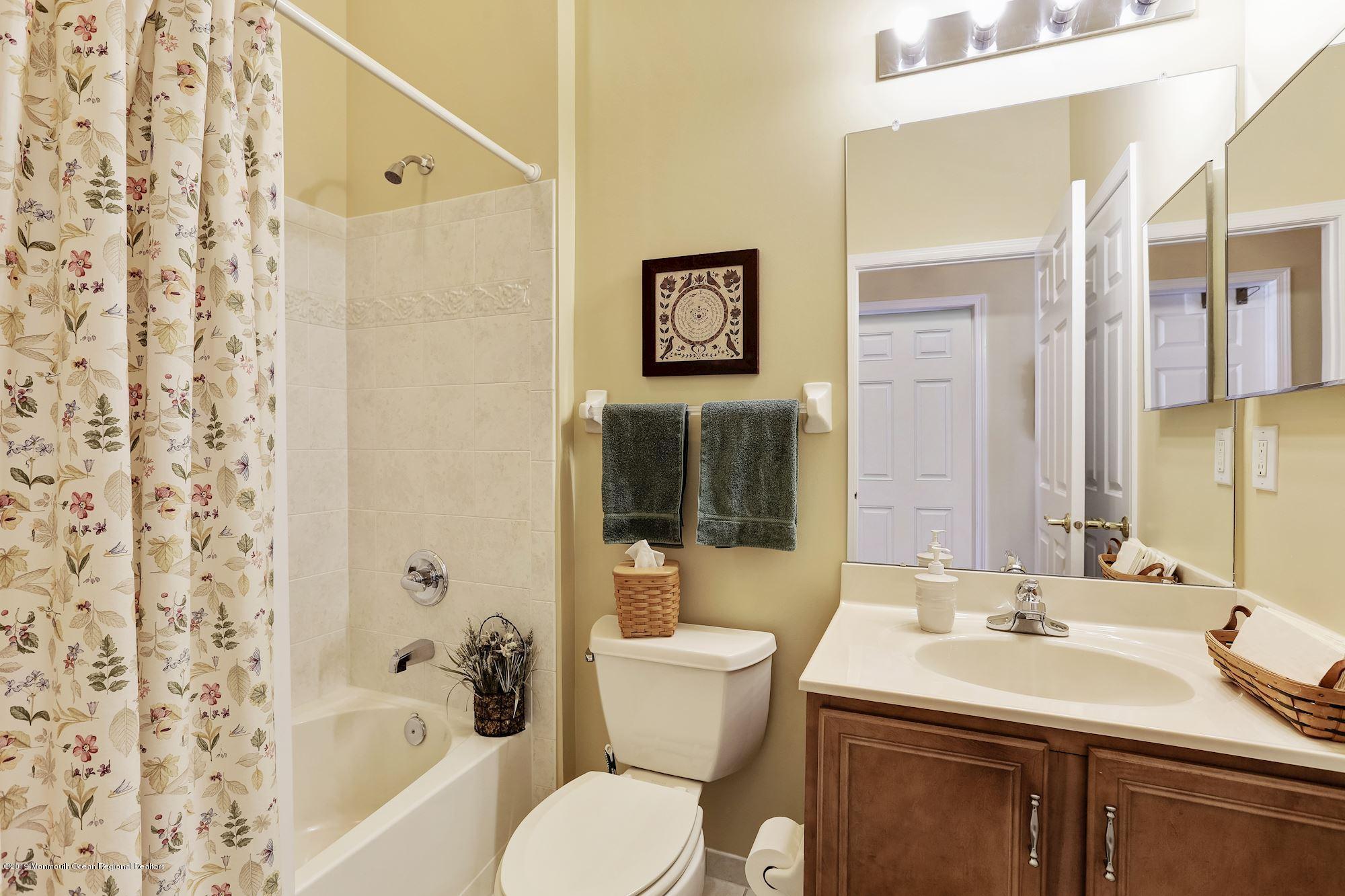 27 Barton Creek Road Jackson, NJ 08527 - Photo 36 of 45 Guest Bathroom