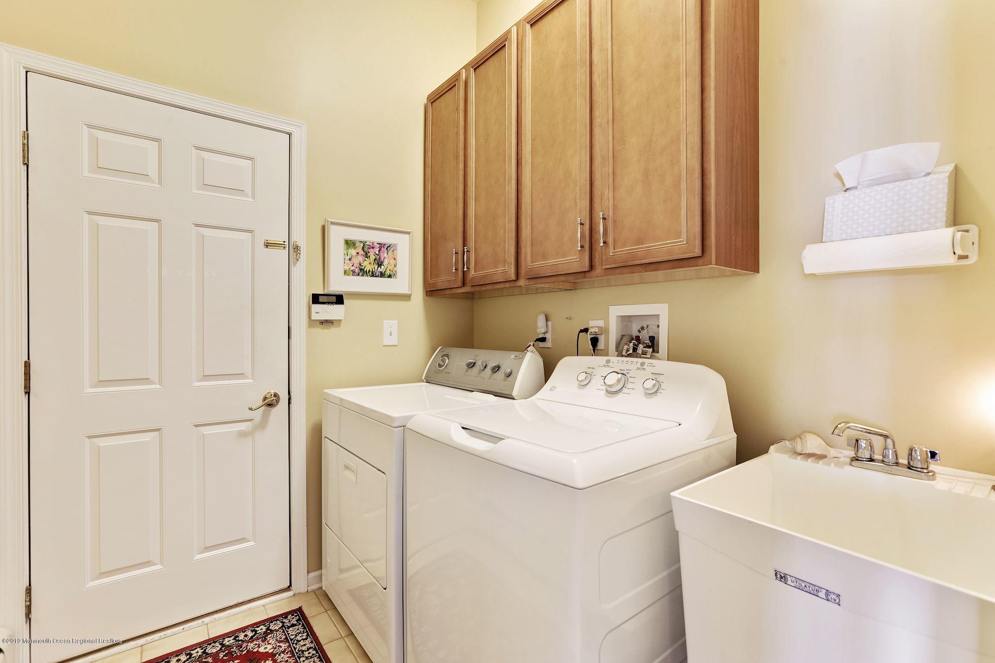 27 Barton Creek Road Jackson, NJ 08527 - Photo 37 of 45 Laundry Room