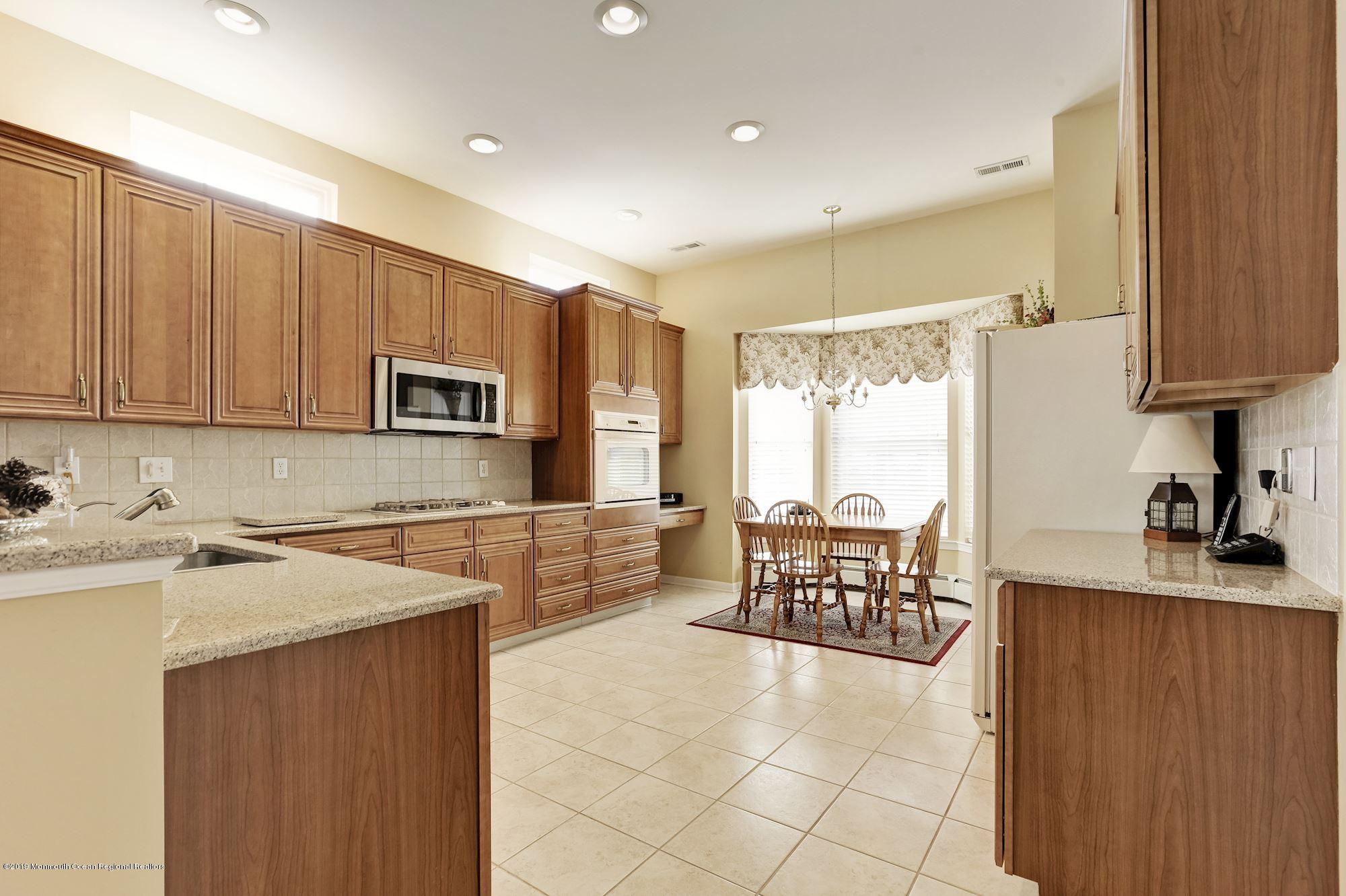 27 Barton Creek Road Jackson, NJ 08527 - Photo 5 of 45 Kitchen