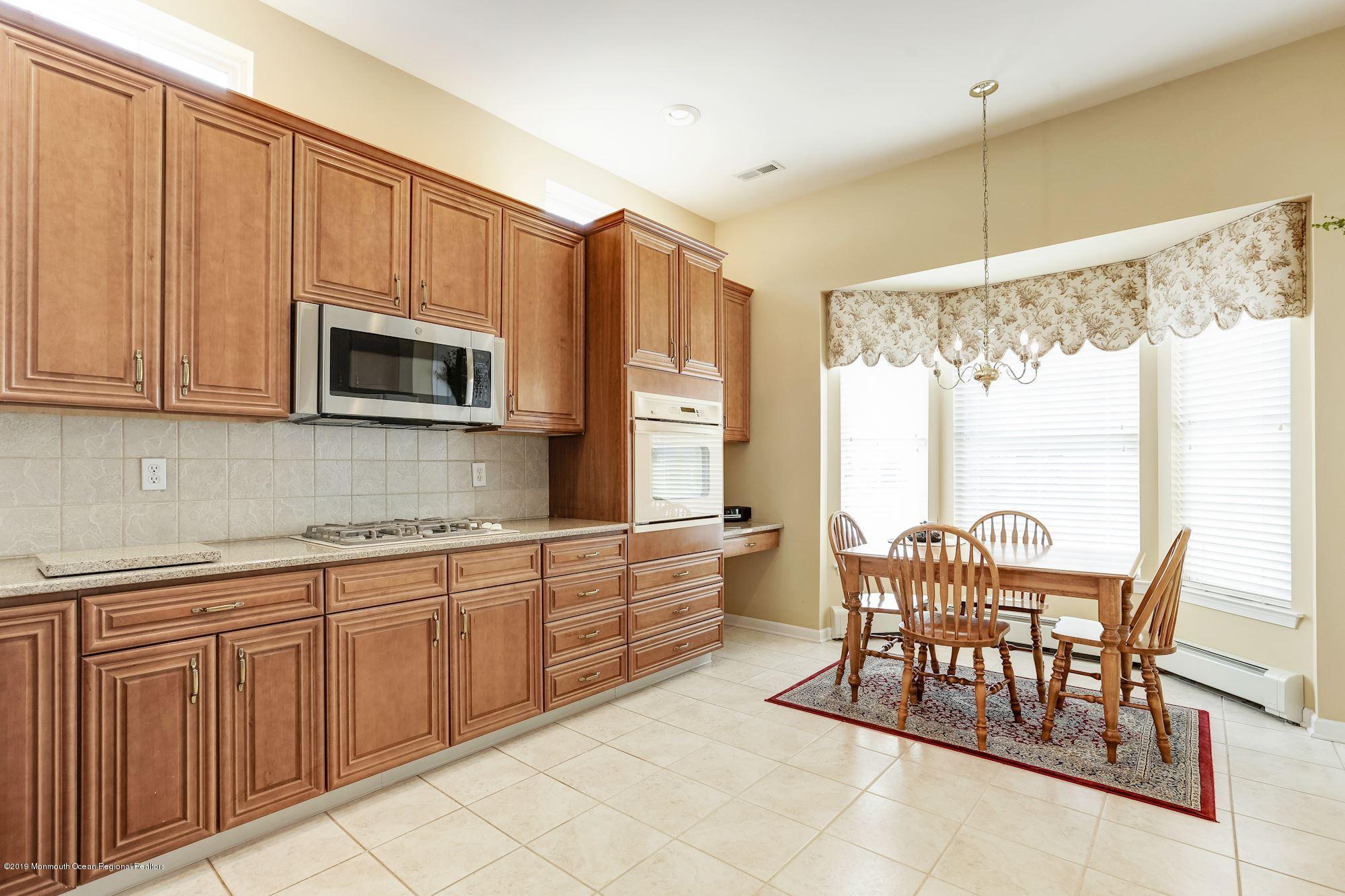 27 Barton Creek Road Jackson, NJ 08527 - Photo 7 of 45 Kitchen