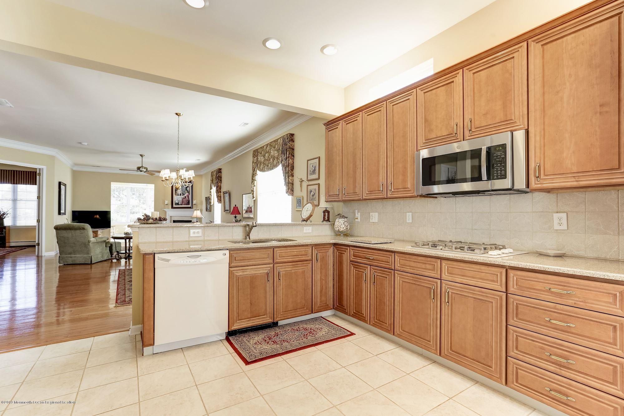 27 Barton Creek Road Jackson, NJ 08527 - Photo 8 of 45 Kitchen