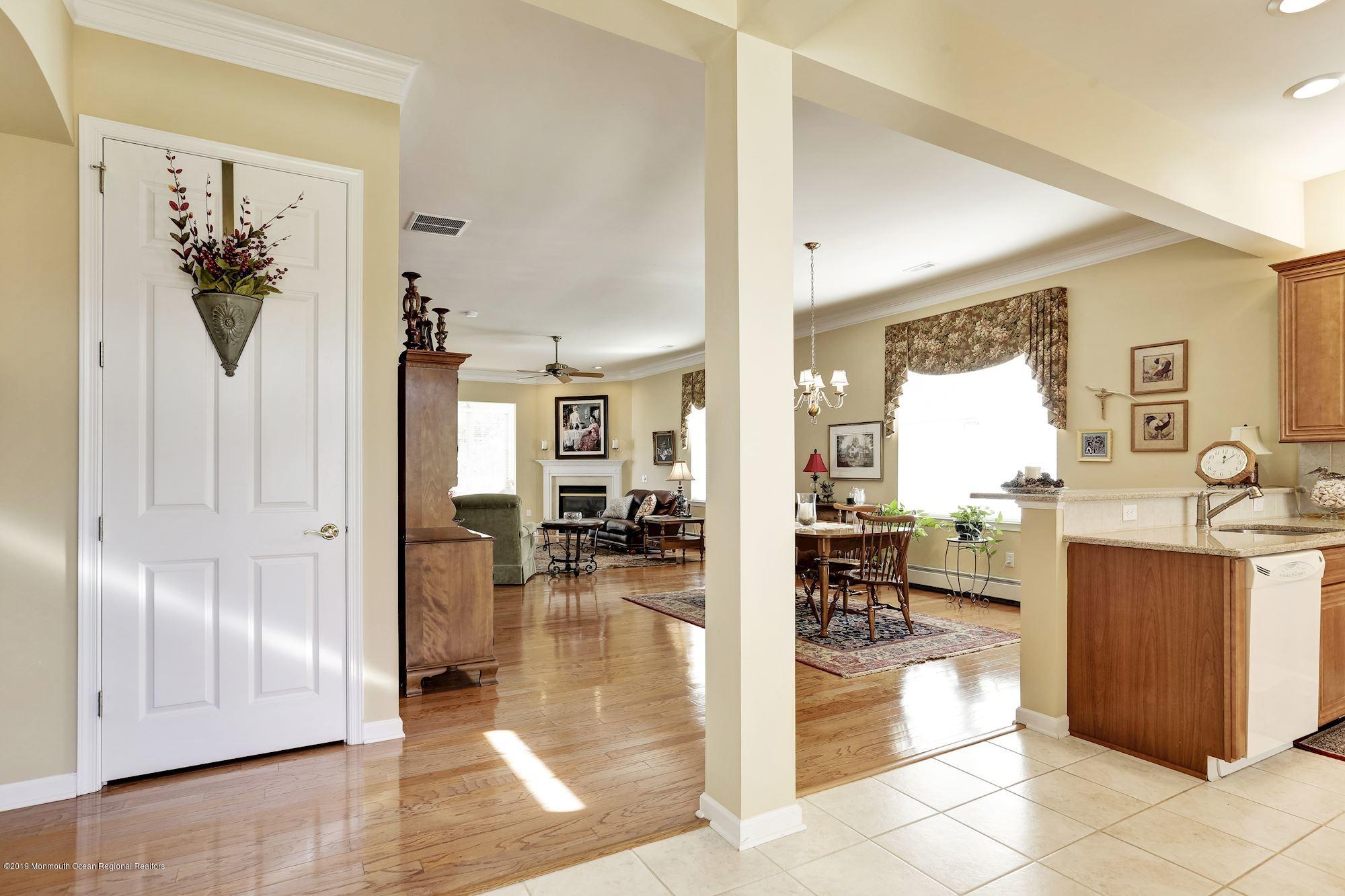 27 Barton Creek Road Jackson, NJ 08527 - Photo 10 of 45 Kitchen