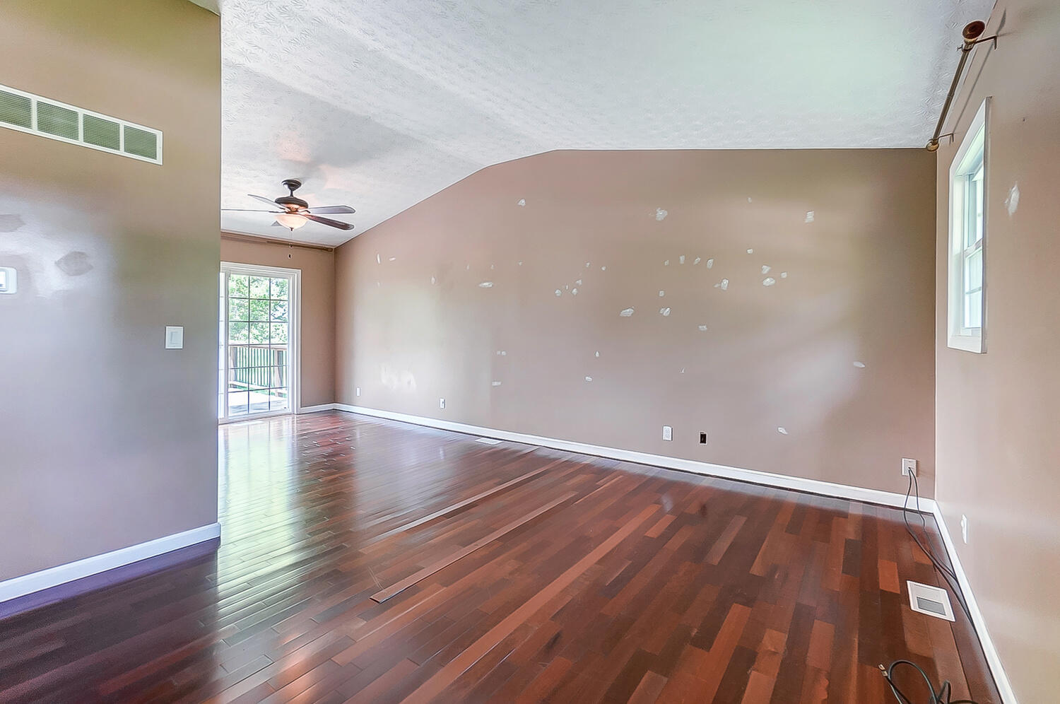 5218 East County Line Road Springfield, OH 45502 - Photo 4 of 49 Gallery Image 4