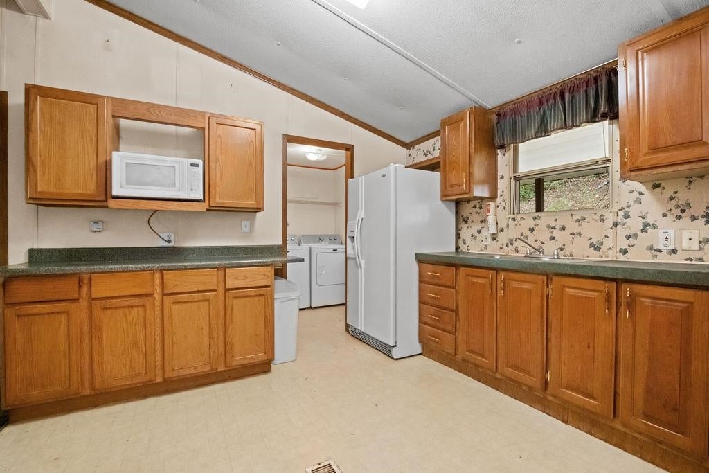 355 Fudges Creek Road Ona, WV 25545 - Photo 10 of 32 Gallery Image 10