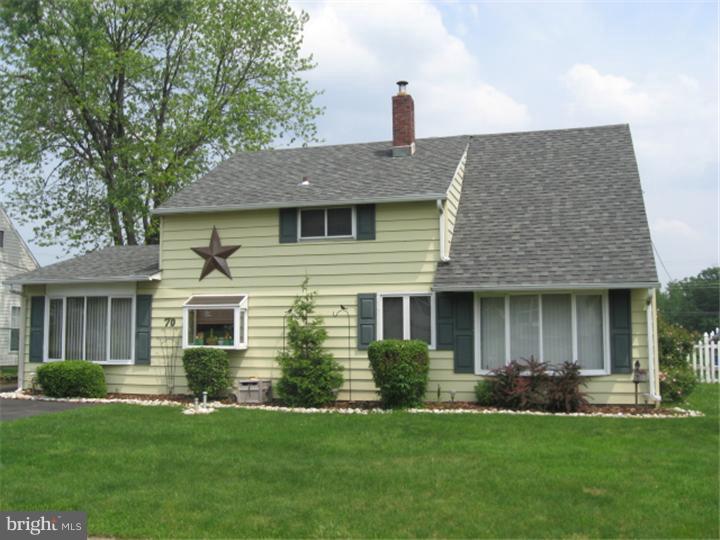 70 Wildflower Road Levittown, PA 19057 - Photo 2 of 25 Exterior