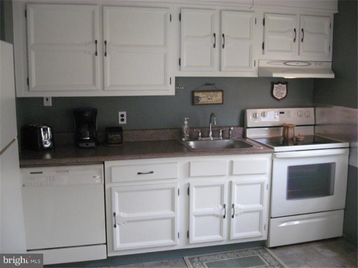 70 Wildflower Road Levittown, PA 19057 - Photo 3 of 25 Kitchen