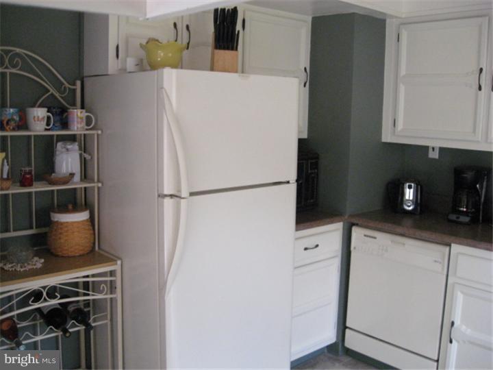70 Wildflower Road Levittown, PA 19057 - Photo 4 of 25 Kitchen