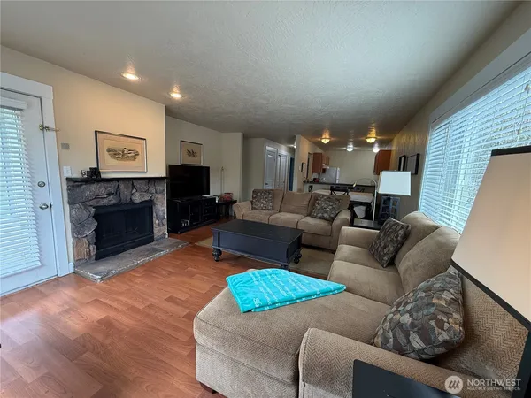 $244,900 | 210 26th Street Northwest, Unit 411/12, Long Beach, WA 98631