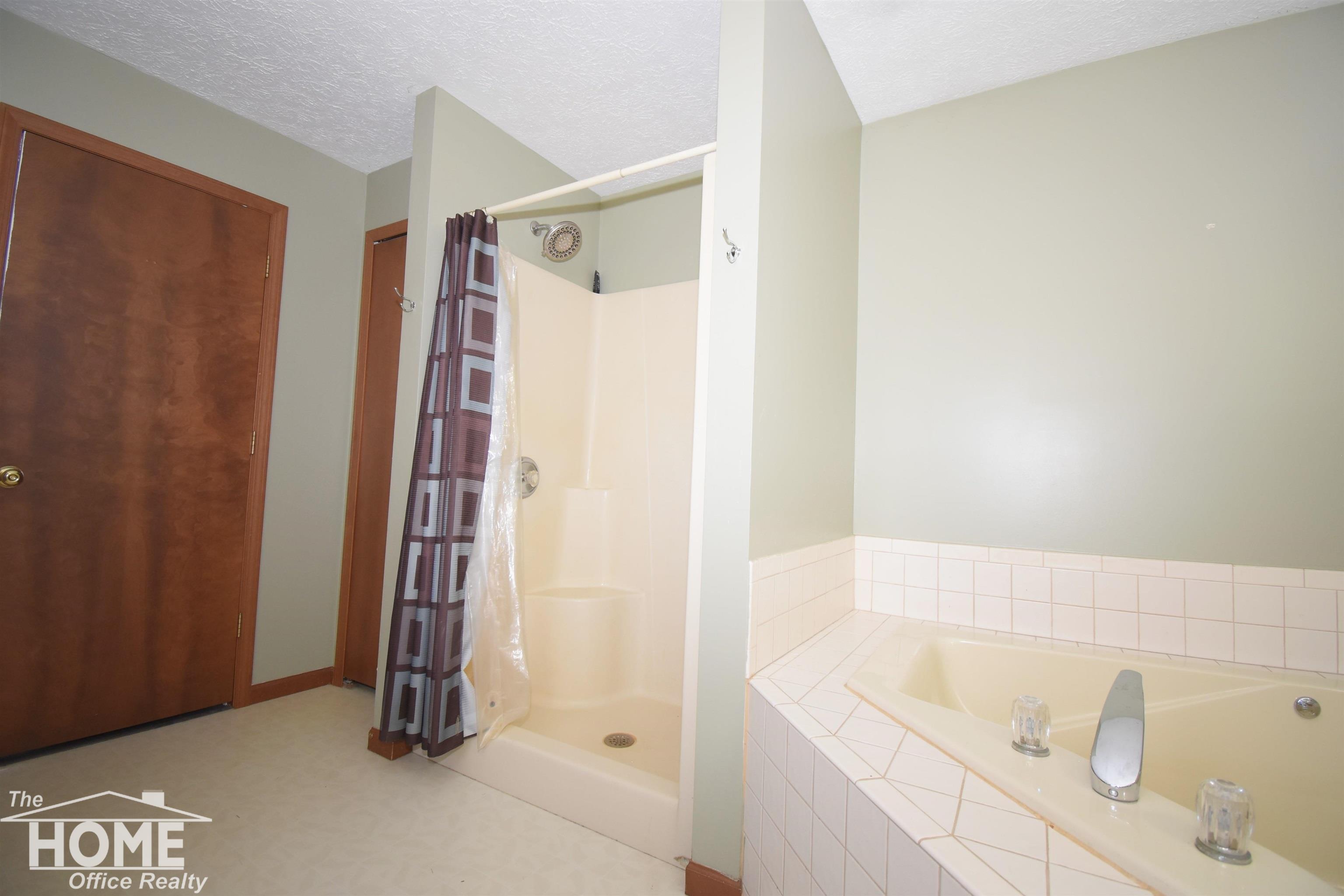 9013 North Owosso Road Fowlerville, MI 48836 - Photo 17 of 25 50155990-0abe5aed-6619-4edf-b737-6ed3febbc627.JPG