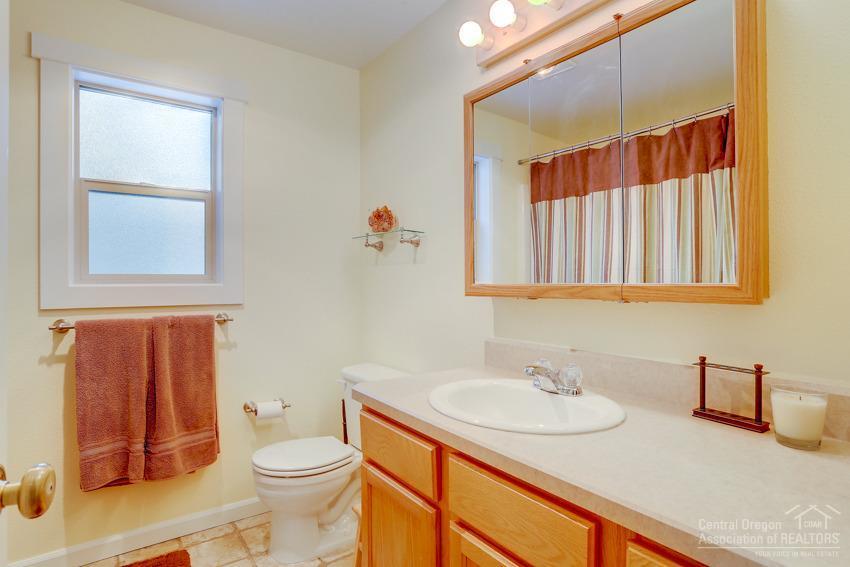 17020 Glendale Road Bend, OR 97707 - Photo 9 of 24 a bathroom with a sink and a toilet