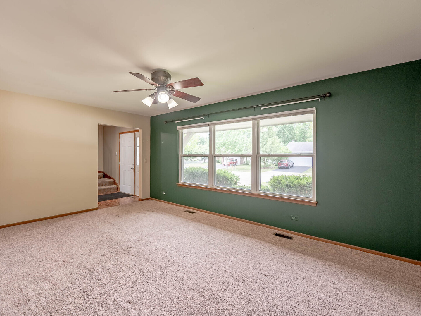 810 Fox Run Lane Algonquin, IL 60102 - Photo 2 of 20