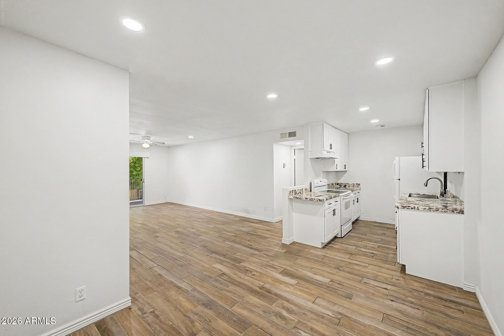 5525 East Thomas Road, Unit M23 Phoenix, AZ 85018 - Photo 7 of 26 Dining Space View A